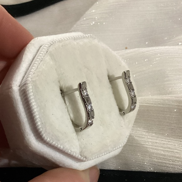 💕Minimalist Petite 925 Sterling Silver Diamond C Hoop Horseshoe Earrings - Picture 11 of 17